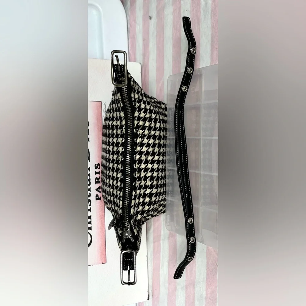 Vintage Y2K Coach Wool Houndstooth Demi Shoulder Baguette Bag #G2J-7711 9.5”x6”
